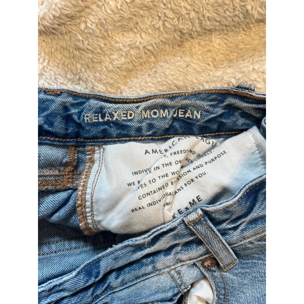 Women's Relaxed Mom American Eagle Jeans, Size 4, Light Blue - Picture 5 of 7